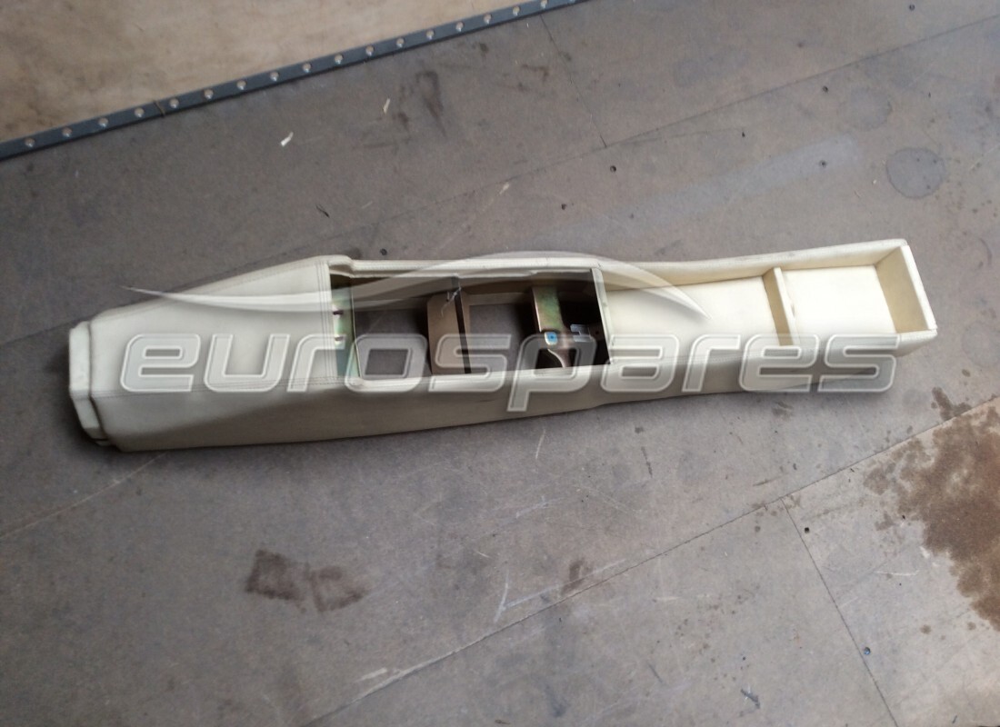 console de couverture de tunnel rembourrée de ferrari utilisée. numéro de pièce 645000.. (1)