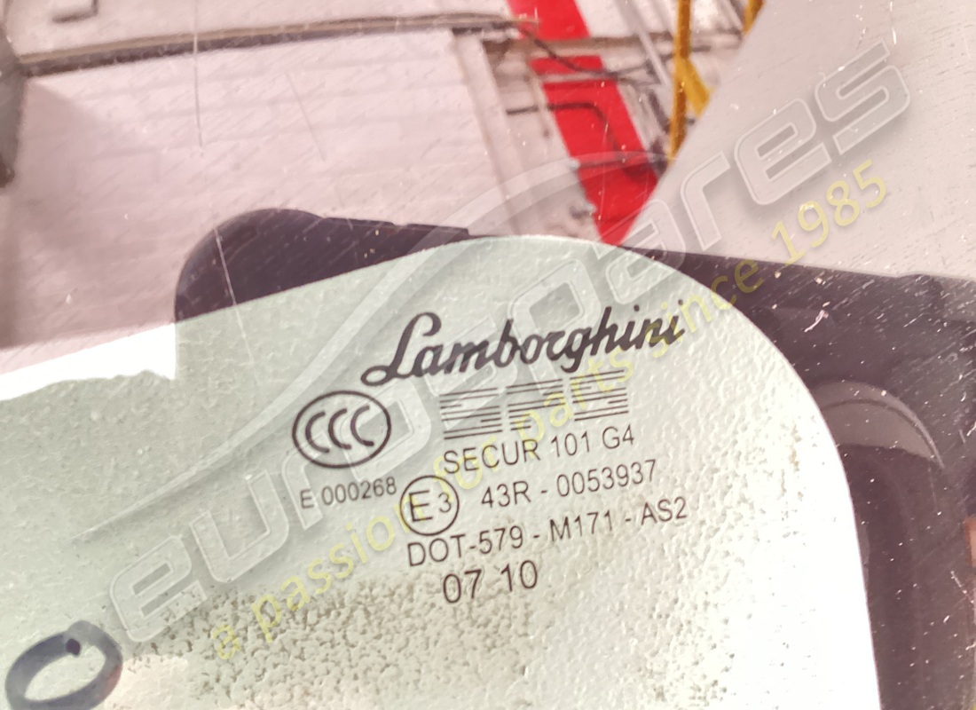 vitre latérale arrière d'occasion lamborghini. numéro de pièce 418845300 (2)