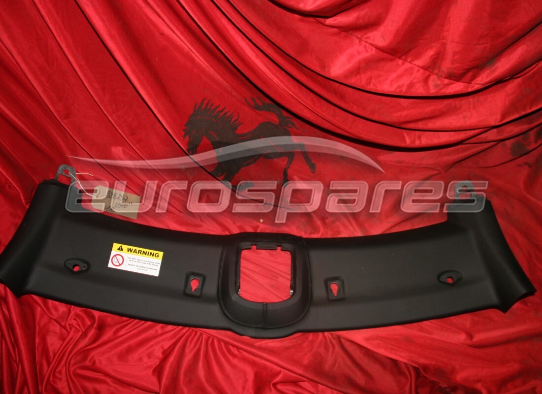 Ferrari GARNITURE SUPÉRIEURE DE PARE-BRISE UTILISÉE. NUMÉRO DE PIÈCE 828257.. (1)