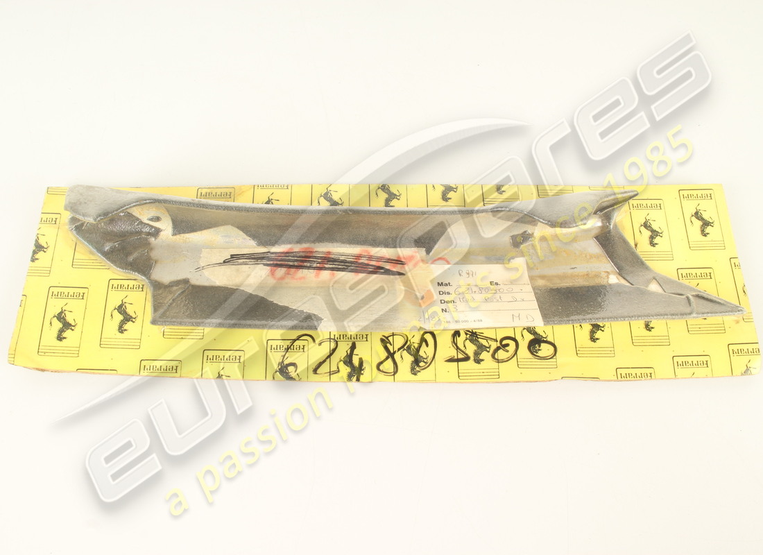 nouvelle moulure rh ferrari. numéro de pièce 62480500 (1)