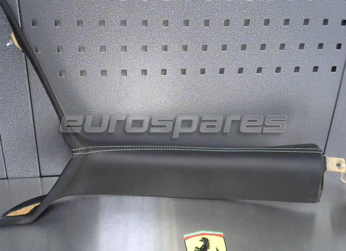 Ferrari GARNITURE DE MONTANT DE PARE-BRISE GAUCHE UTILISÉE. NUMÉRO DE PIÈCE 807051.. (1)