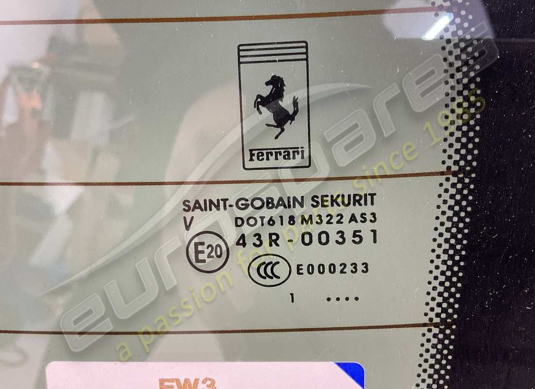 nouveau écran arrière ferrari. numéro de pièce 84151600 (2)