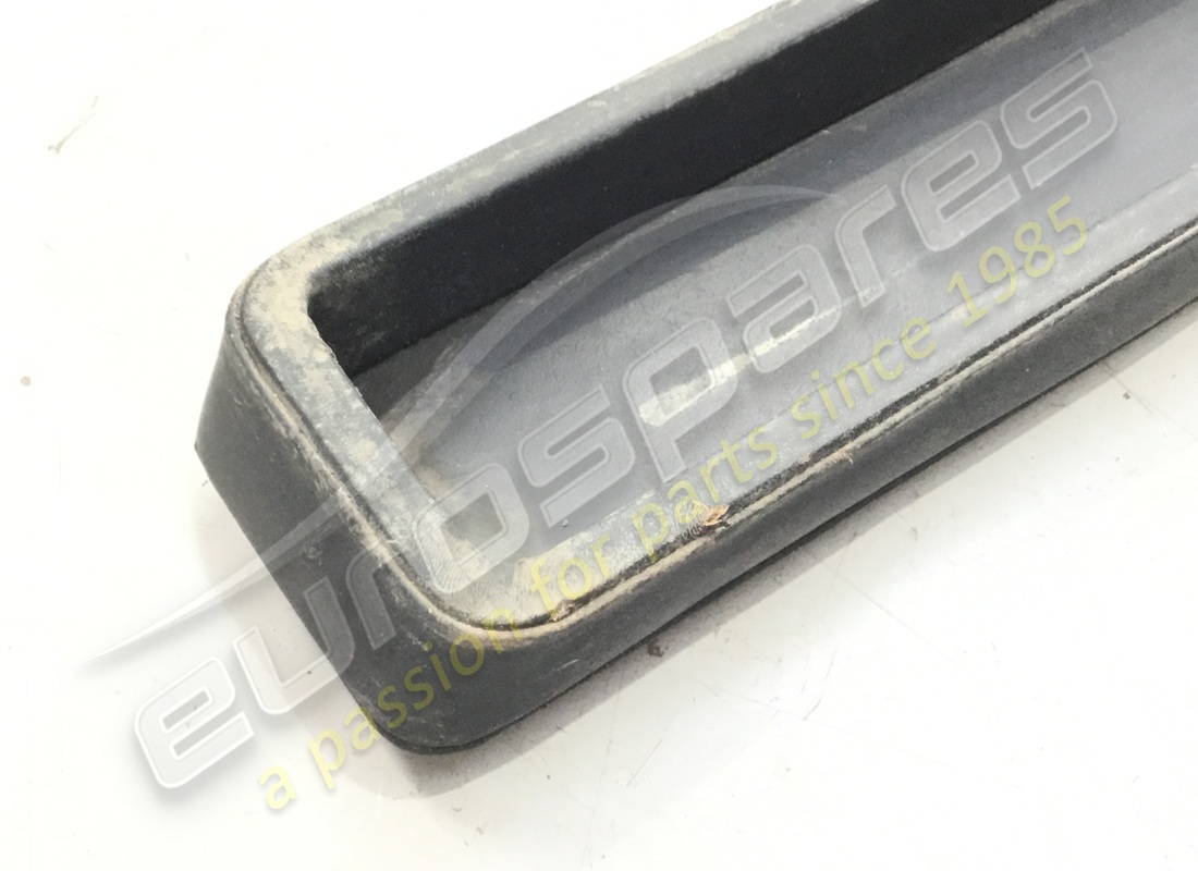 boîte à gants ferrari utilisée. numéro de pièce 61525400 (2)