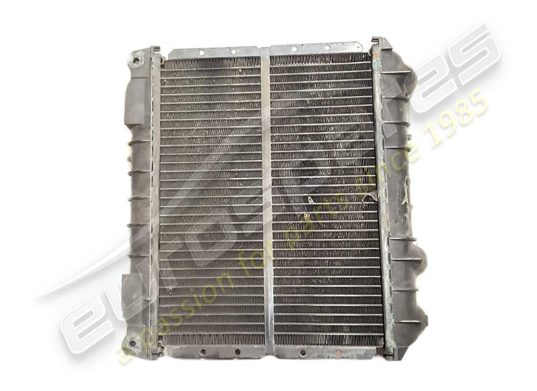RADIATEUR D'EAU RH UTILISÉ Ferrari. NUMÉRO DE PIÈCE 137619 (1)