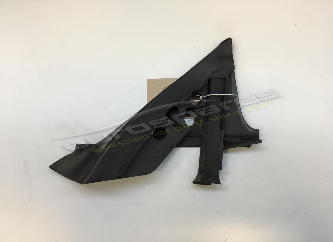 Joint de rétroviseur droit d'occasion Maserati. Numéro de pièce 69464000 (1)