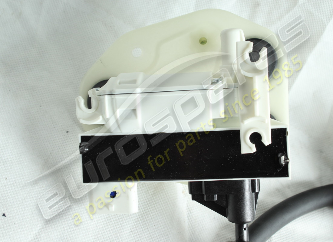 nouvelle serrure de porte avant droite maserati. numéro de pièce 670107805 (13)
