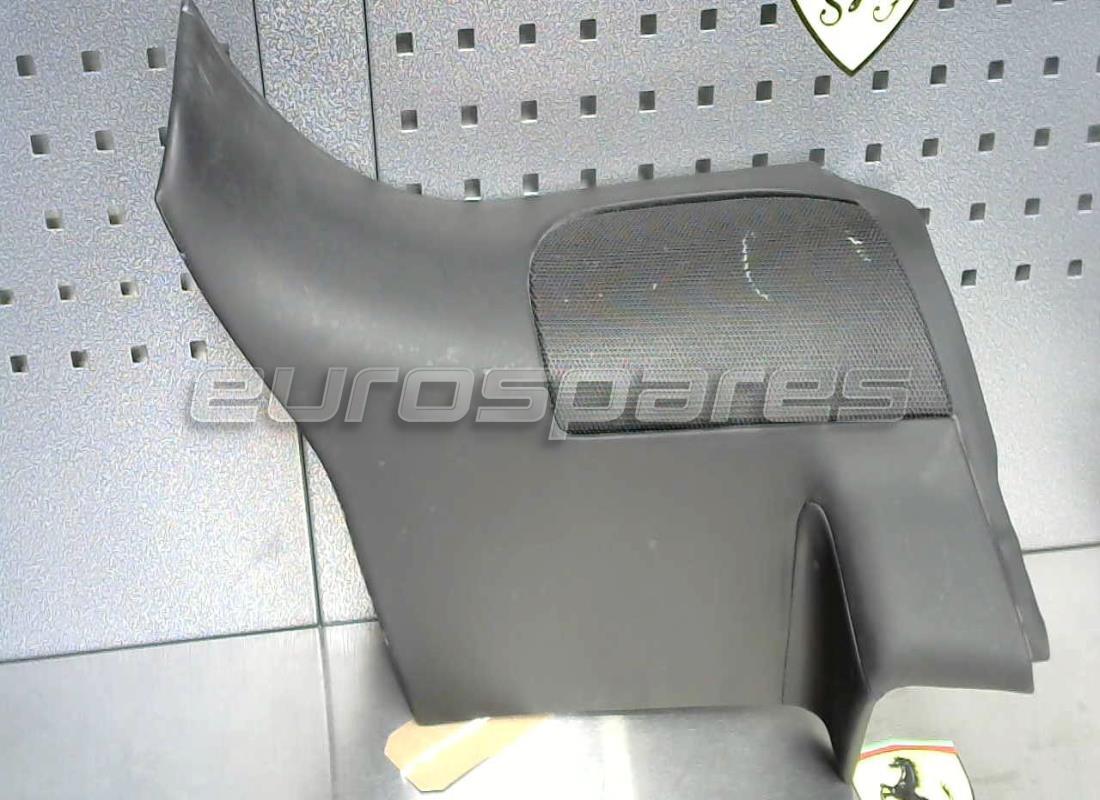 GARNITURE LATÉRALE INFÉRIEURE Ferrari UTILISÉE. NUMÉRO DE PIÈCE 843313.. (1)