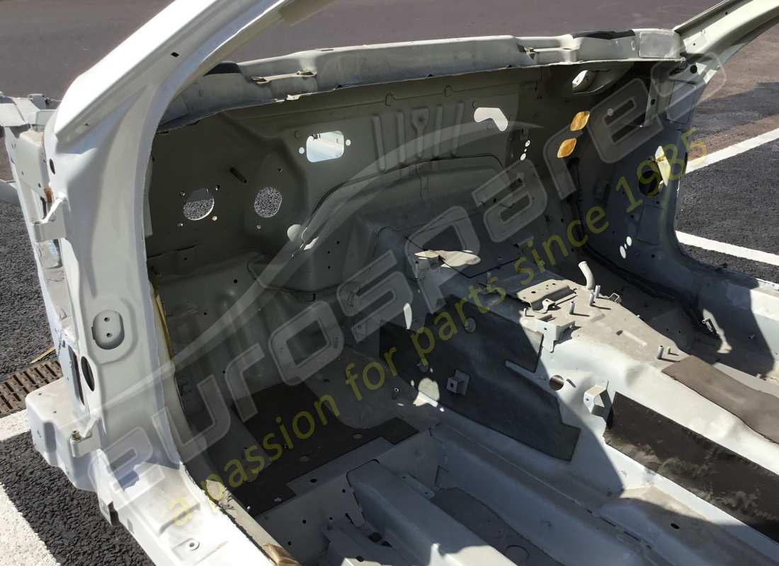 nouveau (autre) maserati châssis complet lhd. numéro de pièce 980145185 (9)