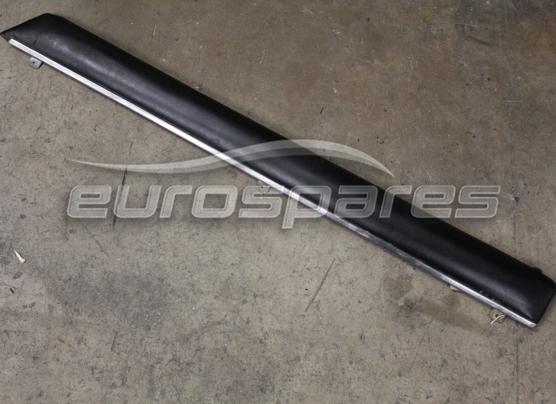 GARNITURE DE PORTE INTÉRIEURE SUPÉRIEURE DROITE Ferrari UTILISÉE. NUMÉRO DE PIÈCE 2513089800 (1)