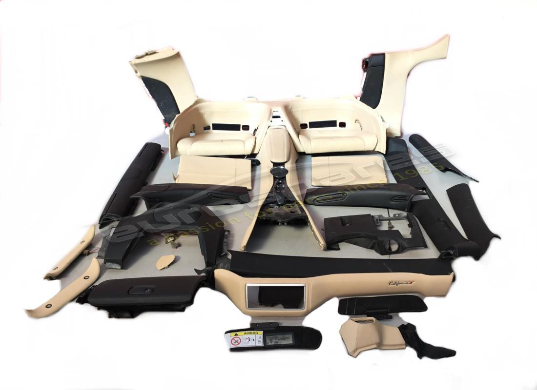 ENSEMBLE INTÉRIEUR LHD D'OCCASION Ferrari. NUMÉRO DE PIÈCE 864489000 (1)