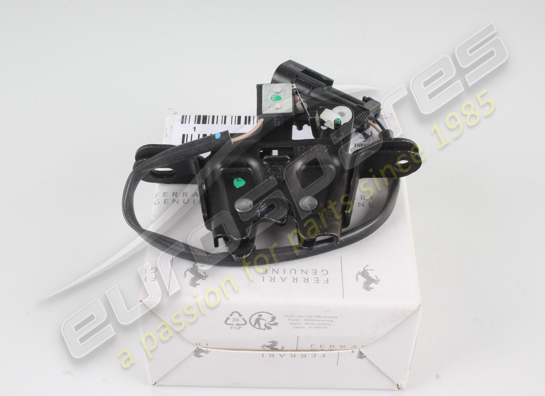nouveau ferrari serrure de capot.. numéro de pièce 67046200 (1)