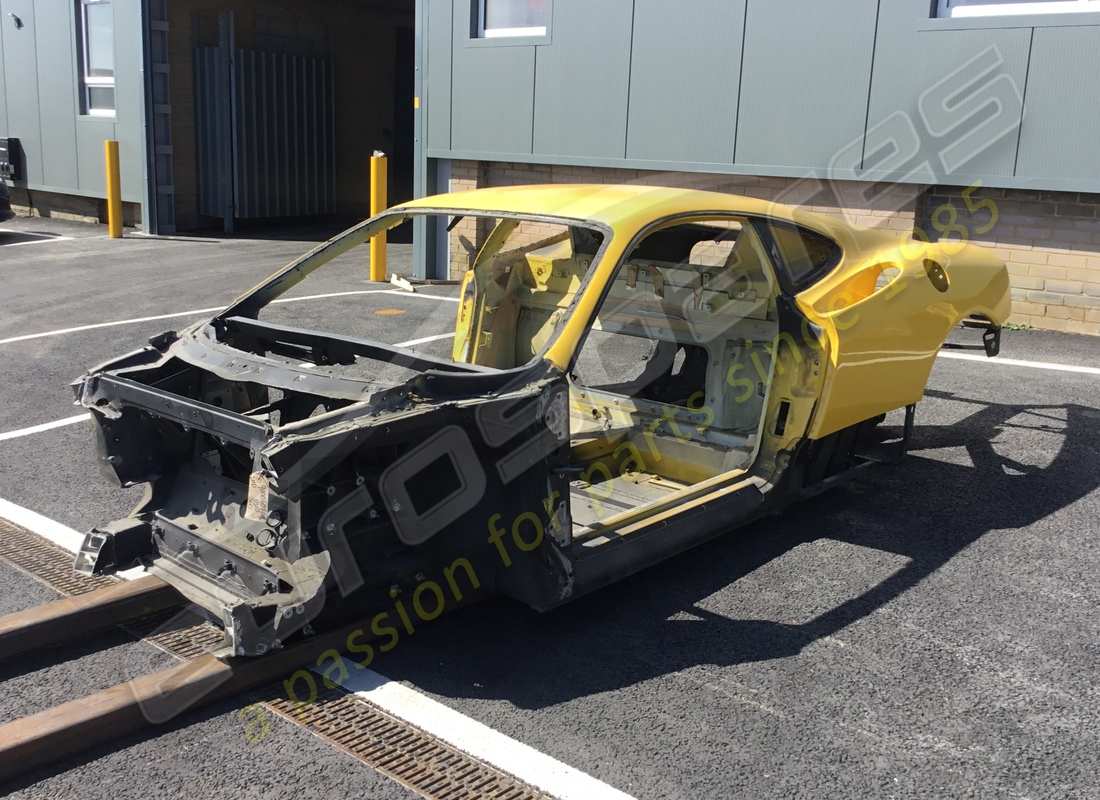 CARROSSERIE JAUNE Ferrari LHD UTILISÉE. NUMÉRO DE PIÈCE 900040702 (1)