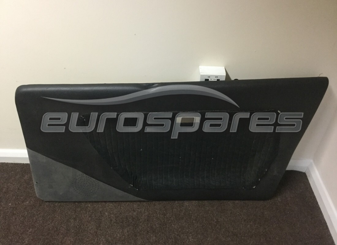 nouveau panneau de porte ferrari droit int noir. numéro de pièce 40285603 (1)
