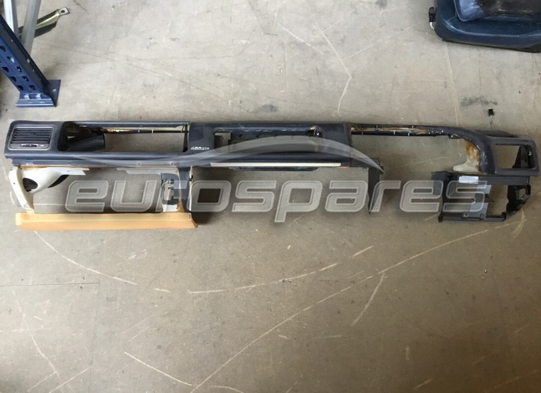 TABLEAU DE BORD REMBOURRÉ Ferrari UTILISÉ. NUMÉRO DE PIÈCE 642479.. (1)