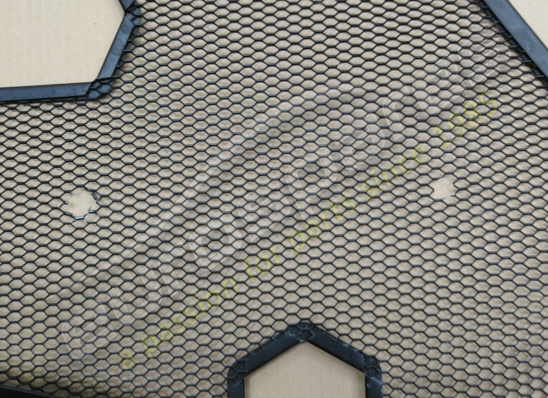 couverture lamborghini endommagée. numéro de pièce 470103786l (4)