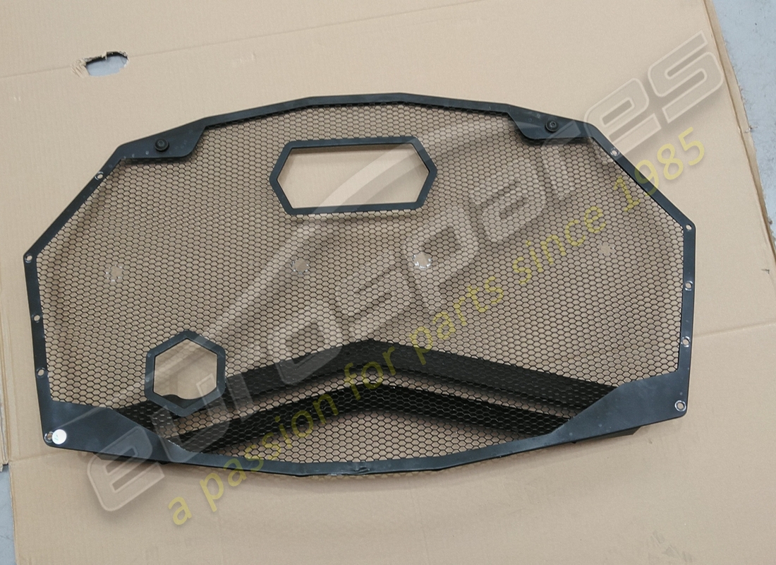 COUVERTURE Lamborghini ENDOMMAGÉE. NUMÉRO DE PIÈCE 470103786L (1)