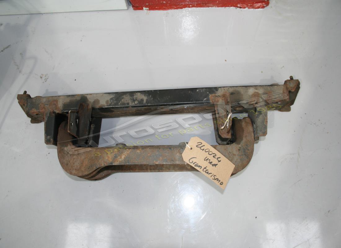 UTILISÉ Maserati SUPPORT ARRIÈRE. NUMÉRO DE PIÈCE 240024 (1)