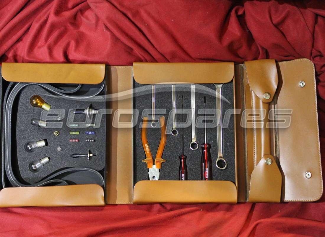 nouveau sac à outils complet ferrari. numéro de pièce 179737 (1)
