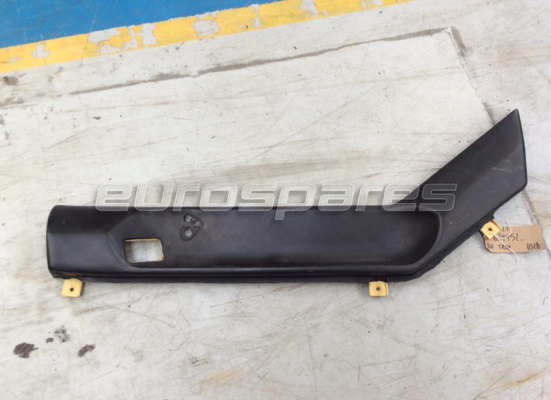 GARNITURE Ferrari UTILISÉE POUR PANNEAU INFÉRIEUR DE PORTE DROITE. NUMÉRO DE PIÈCE 629952.. (1)