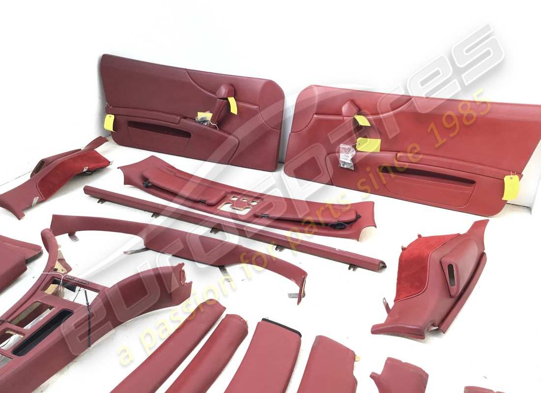 utilisé eurospares panneaux intérieurs et ensemble de tapis (rouge bordeaux). numéro de pièce eap1226104 (2)