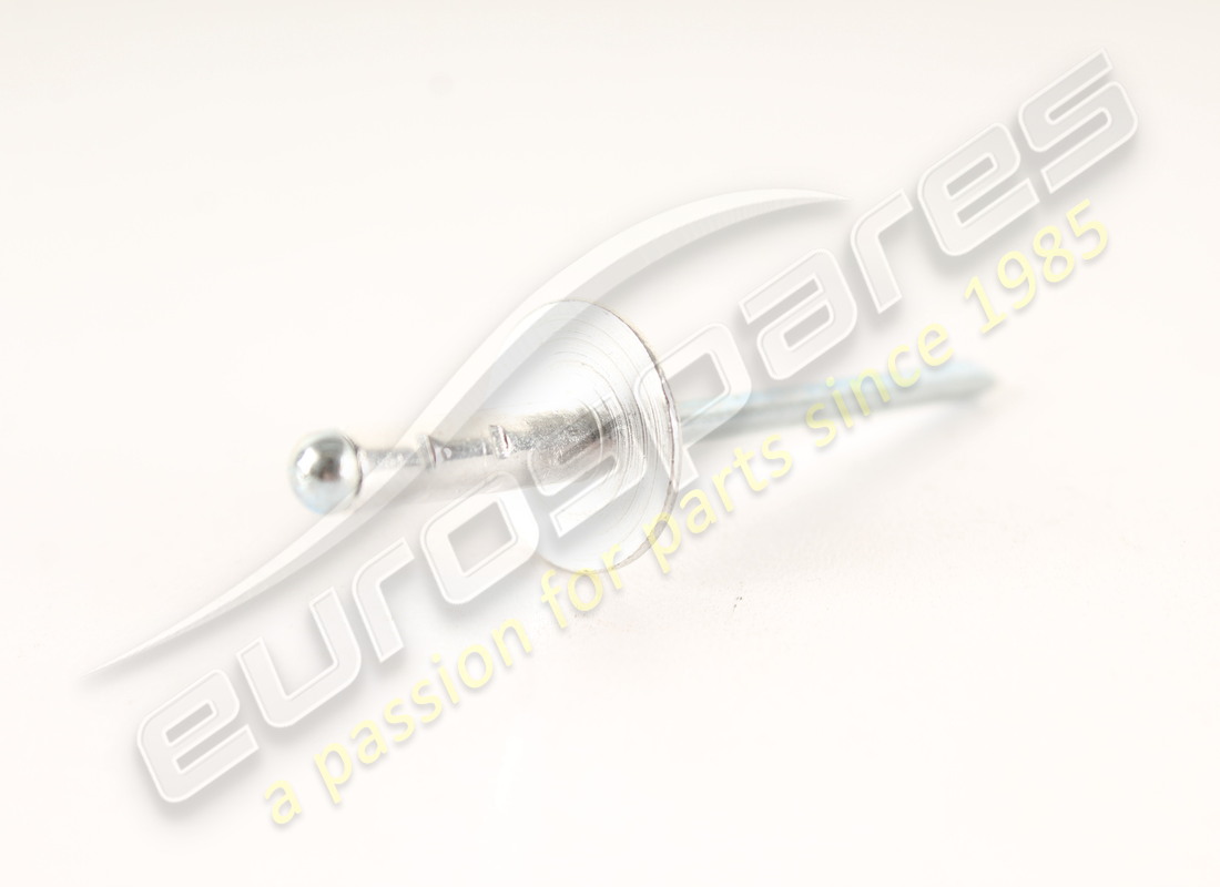nouveau rivet maserati. numéro de pièce 675000323 (1)