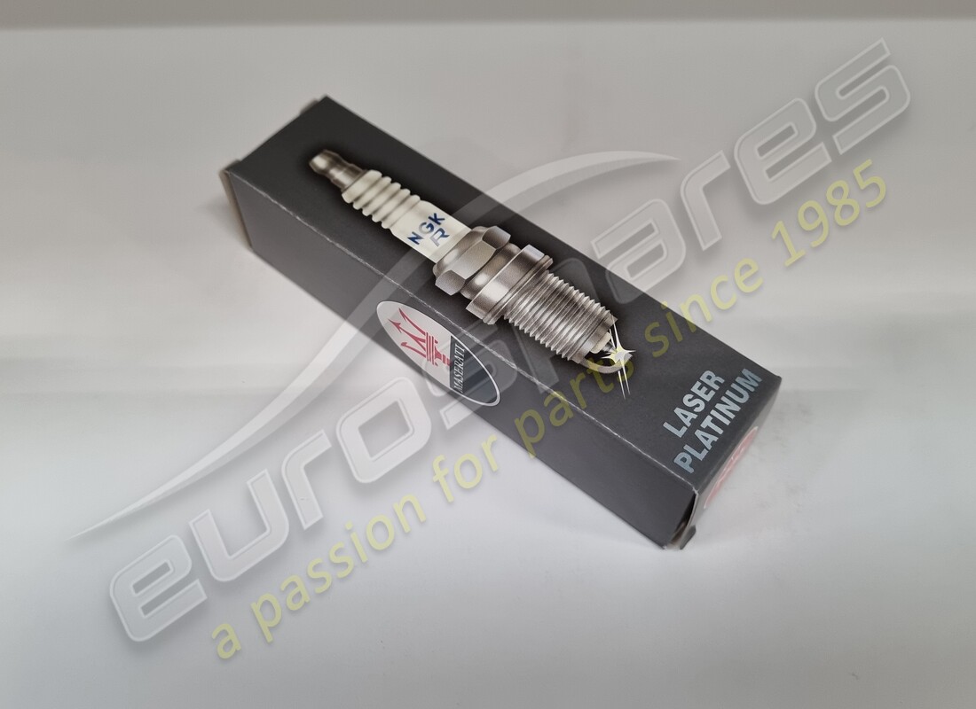NOUVELLE BOUGIE D'ALLUMAGE Maserati (NGK) . NUMÉRO DE PIÈCE 310235 (1)