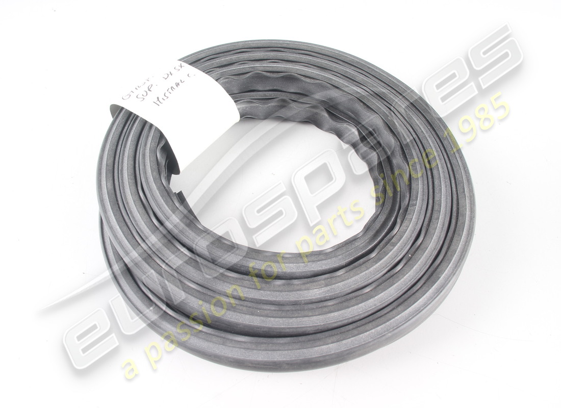 NOUVEAU JOINT D'ÉTANCHÉITÉ SUPÉRIEUR MASERATI. RÉFÉRENCE 15318170 (1) nouveau joint d'étanchéité supérieur maserati. référence 15318170 (1)