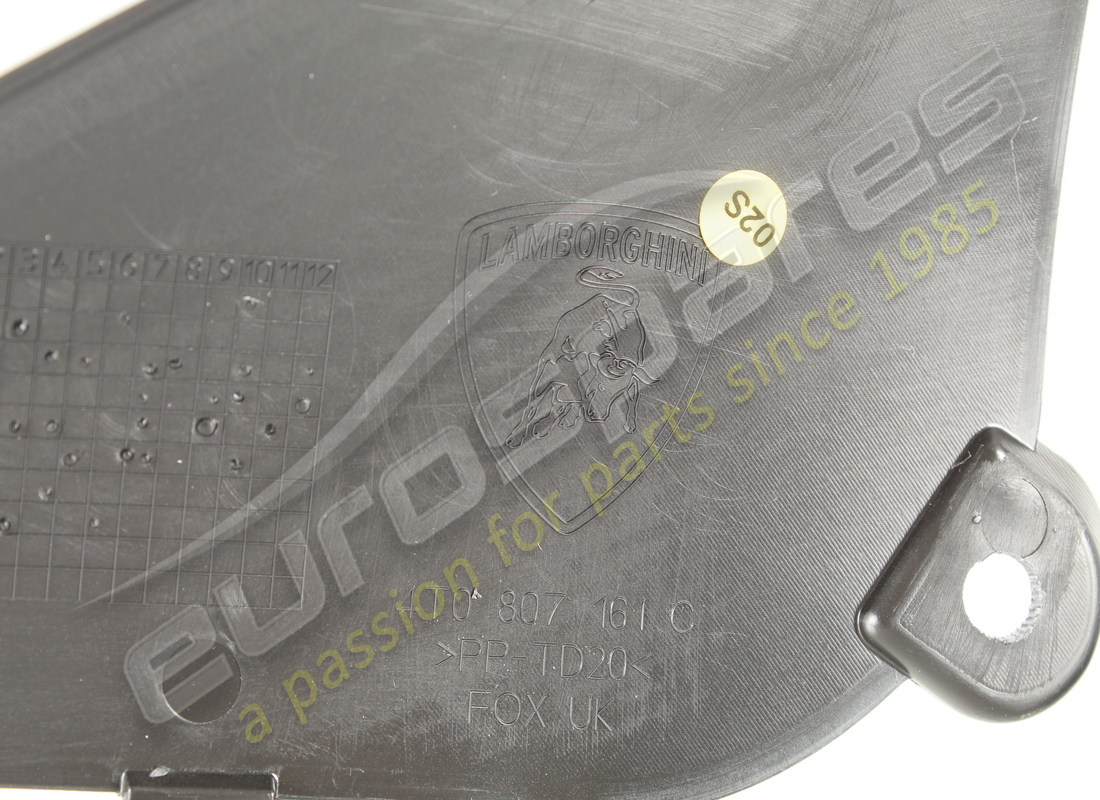 NOUVEAU LAMBORGHINI ÉLÉMENT DE CONDUIT D'AIR BRIDE DE COUVERCLE DE CONDUIT AVANT. NUMÉRO DE PIÈCE 4T0807161C (3) nouveau lamborghini élément de conduit d'air bride de couvercle de conduit avant. numéro de pièce 4t0807161c (3)