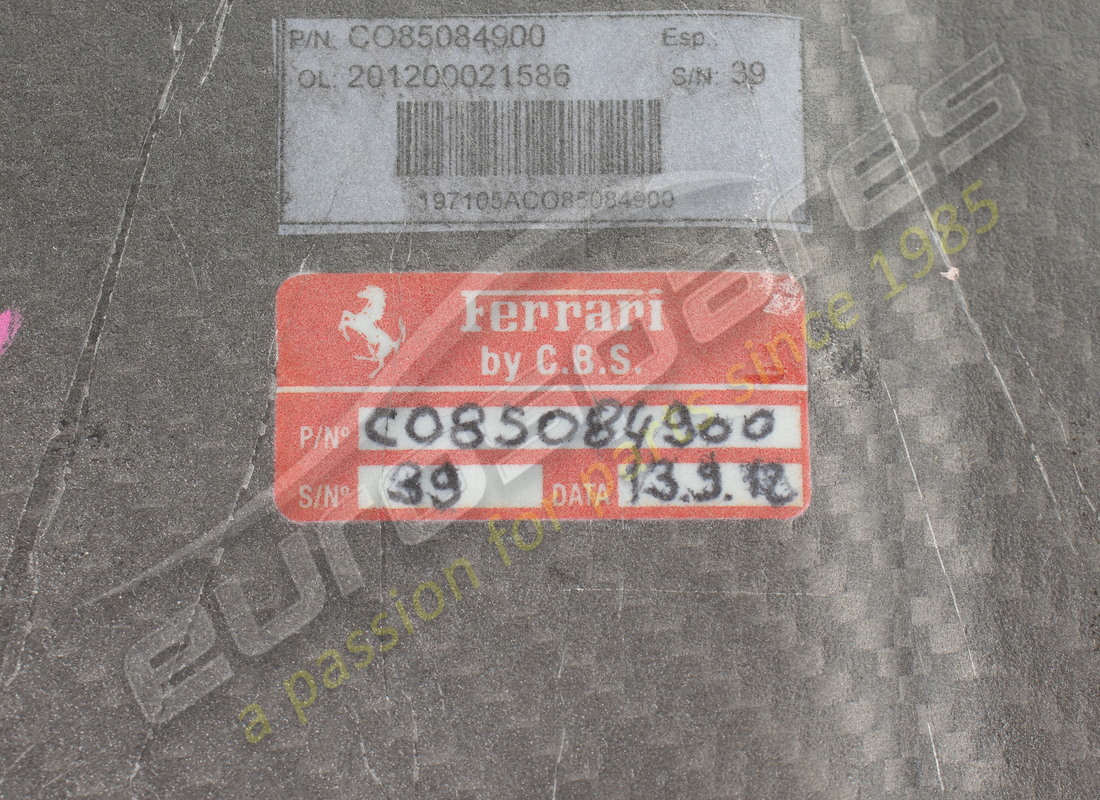 nouveau ferrari couvercle d'inspection droit. numéro de pièce 85084900 (3)