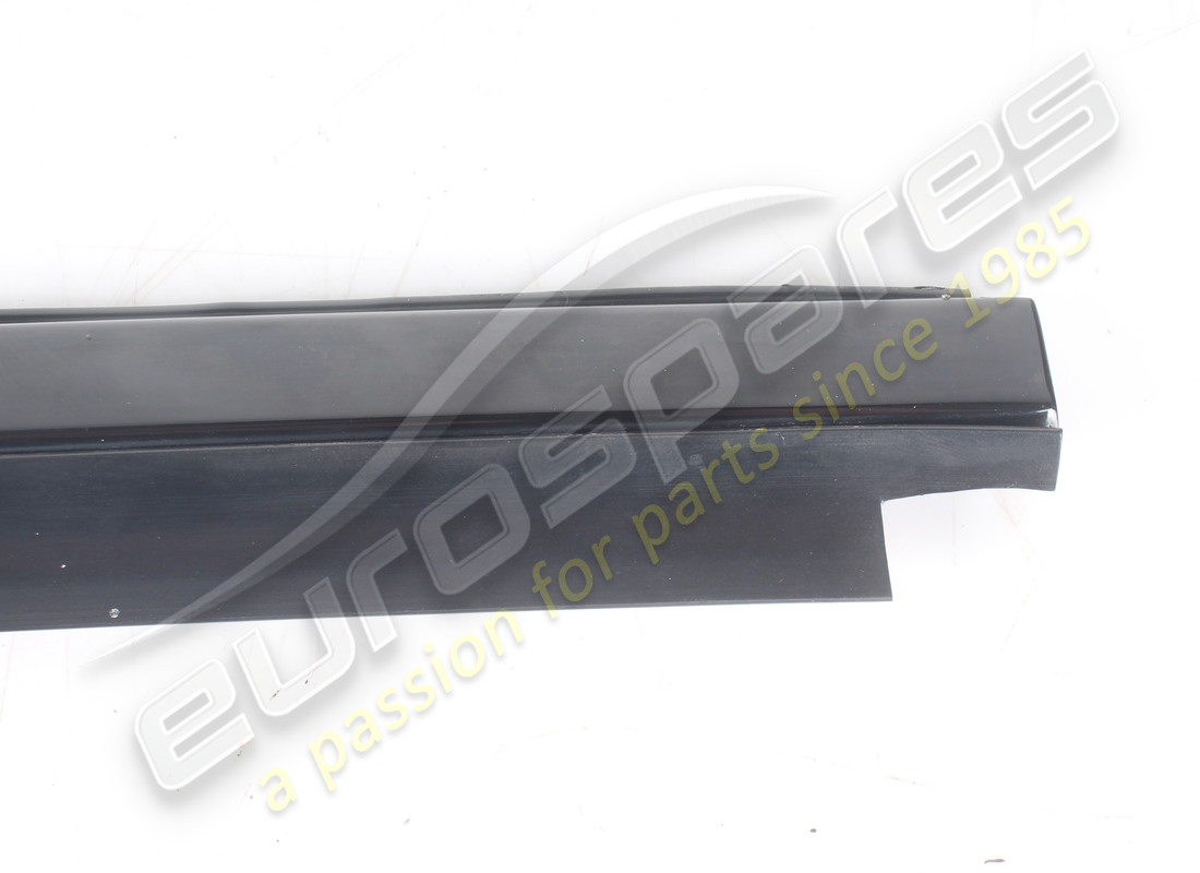 moulure rh utilisée ferrari. numéro de pièce 61538900 (2)
