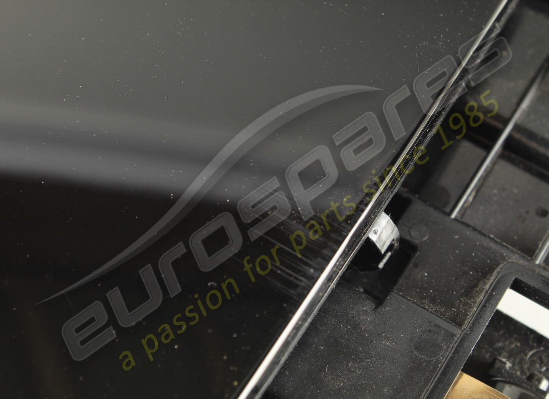 BOÎTE À GANTS TUNNEL NOIRE D'OCCASION MASERATI. NUMÉRO DE PIÈCE 673011000 (8) boîte à gants tunnel noire d'occasion maserati. numéro de pièce 673011000 (8)