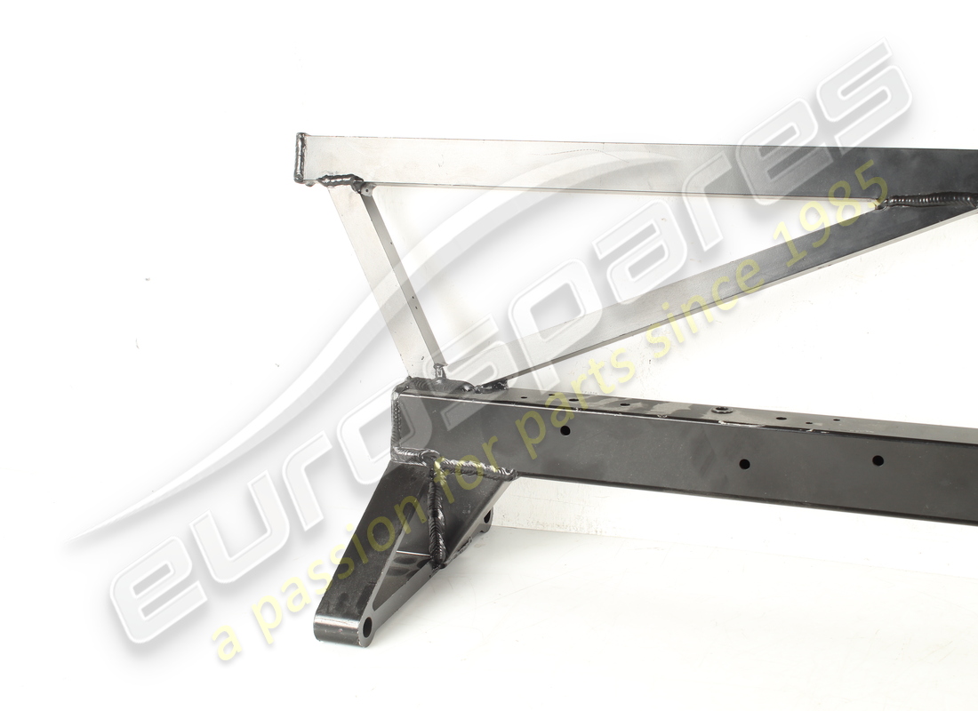 NOUVELLE TRAVERSE ARRIÈRE LAMBORGHINI. NUMÉRO DE PIÈCE 429813235 (2) nouvelle traverse arrière lamborghini. numéro de pièce 429813235 (2)