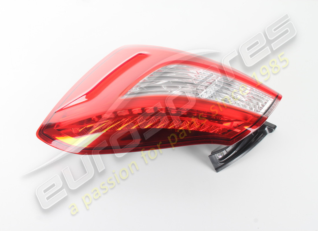 NOUVEAU FEU EXTÉRIEUR ARRIÈRE Maserati DROIT. NUMÉRO DE PIÈCE 670107148 (1)