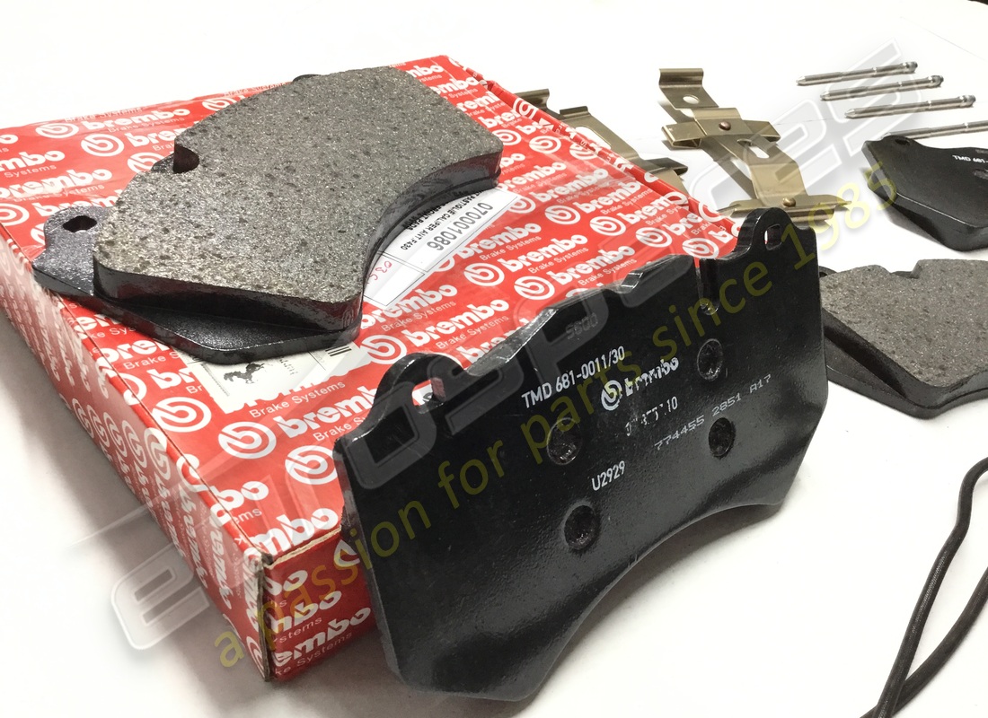 nouveau kit ferrari de plaquettes avant. numéro de pièce 70001086 (3)