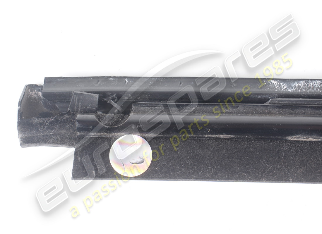 moulure rh utilisée ferrari. numéro de pièce 61538900 (5)