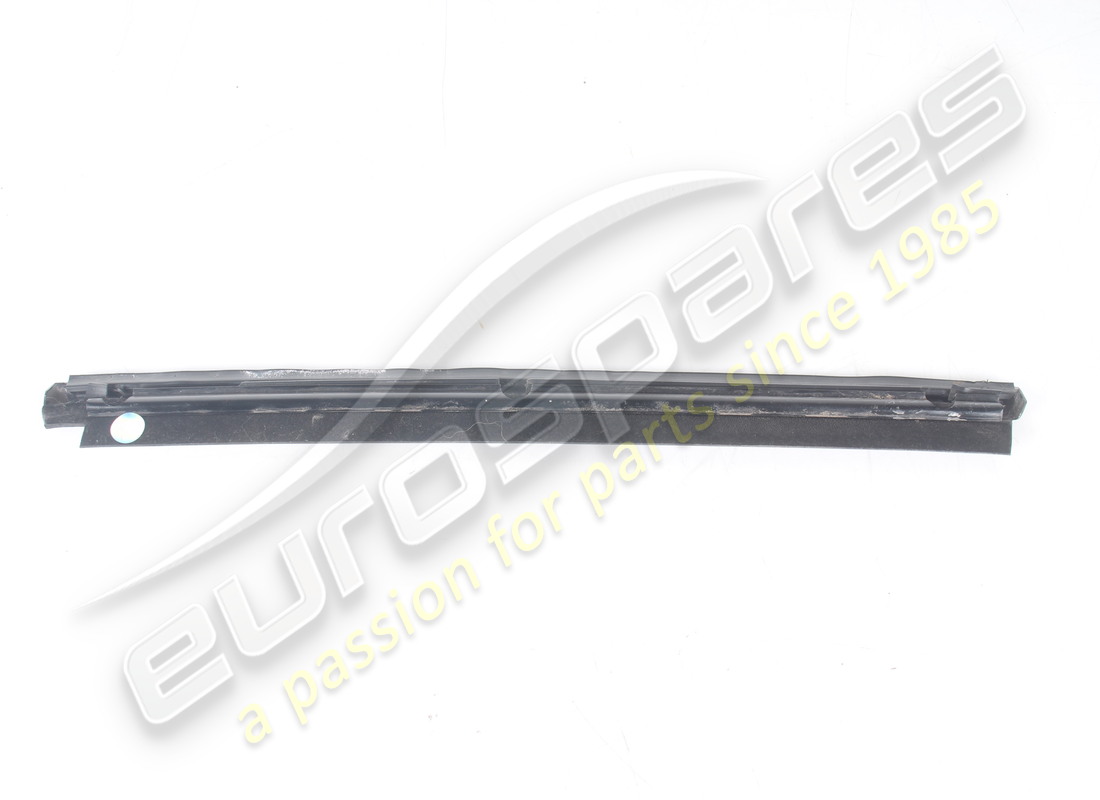 moulure rh utilisée ferrari. numéro de pièce 61538900 (4)