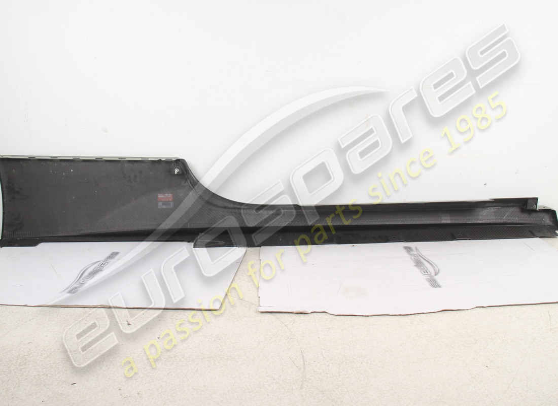 nouvelle garniture sous-porte gauche ferrari. numéro de pièce 83261500 (4)