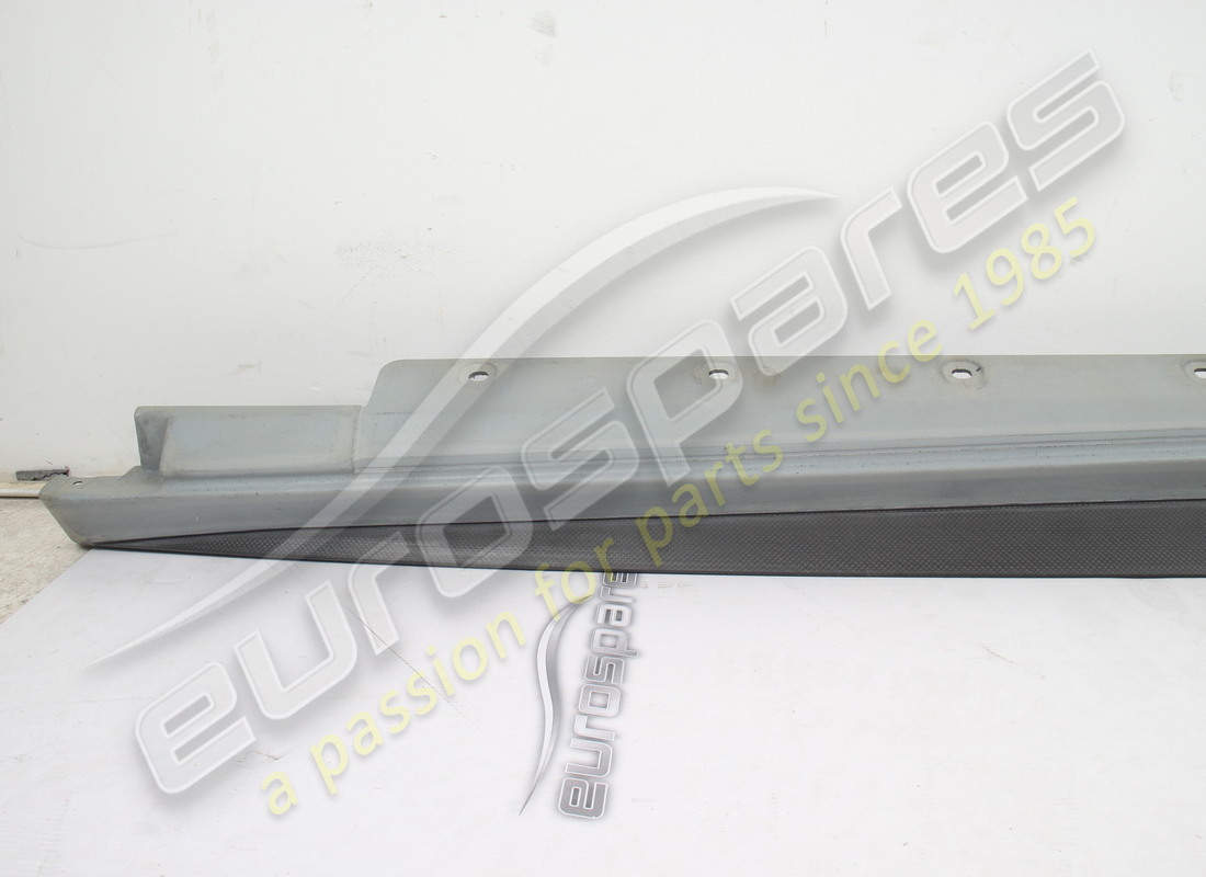nouvelle garniture sous-porte gauche ferrari. numéro de pièce 83261500 (2)
