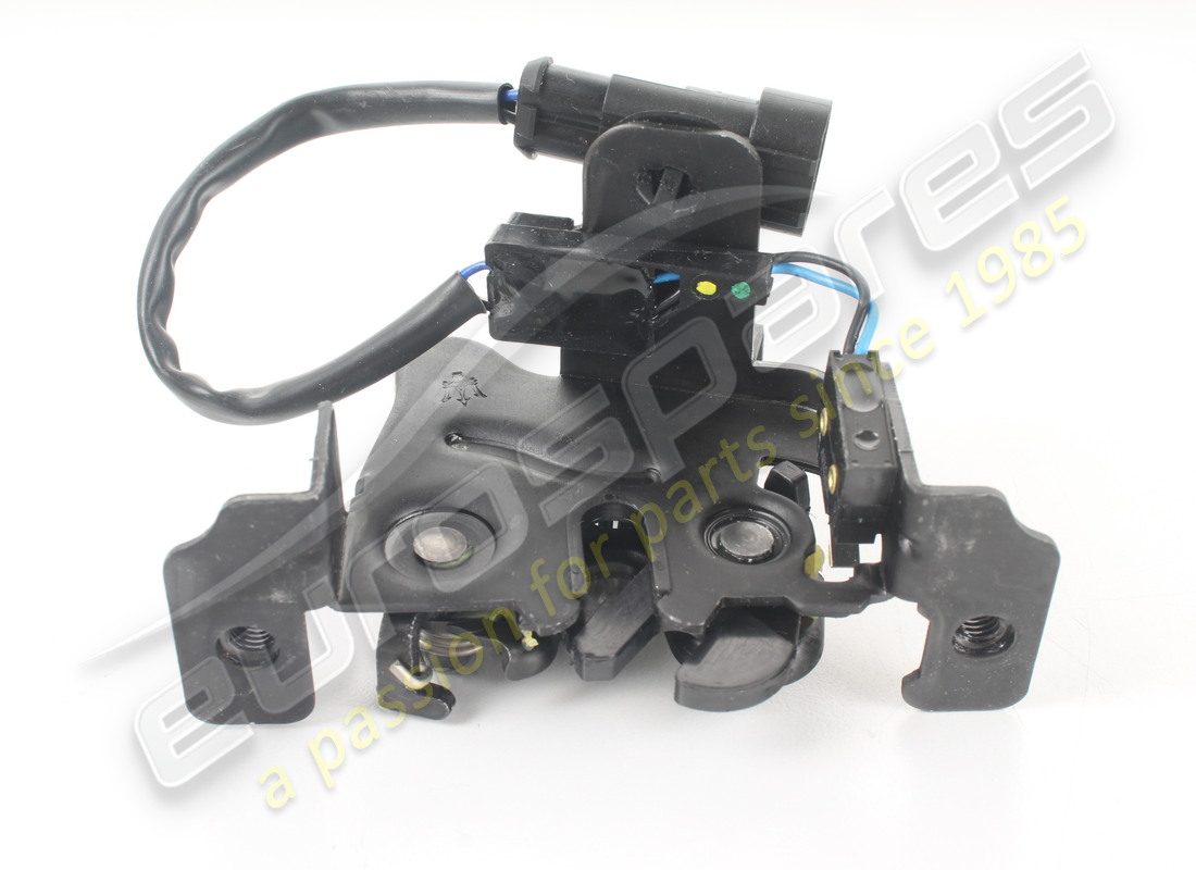 nouveau serrure de capot maserati. numéro de pièce 670152938 (1)