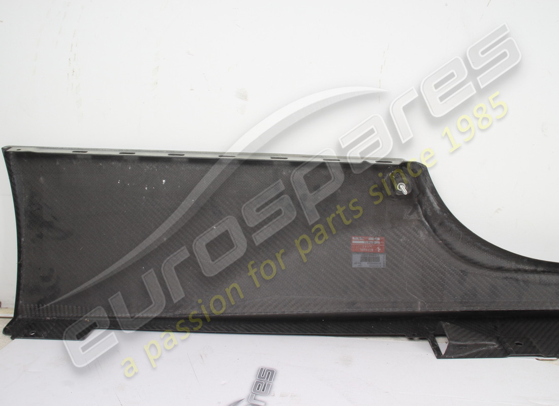 nouvelle garniture sous-porte gauche ferrari. numéro de pièce 83261500 (5)