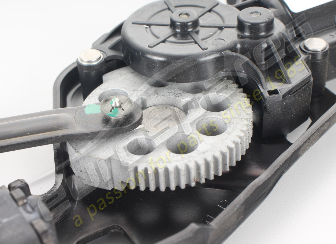 NOUVEAU COUVERCLE DE COFFRE POWER STRIKER FERRARI. NUMÉRO DE PIÈCE 69773100 (6) nouveau couvercle de coffre power striker ferrari. numéro de pièce 69773100 (6)