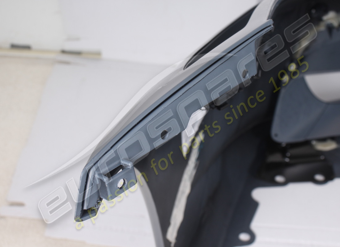 nouveau pare-chocs avant ferrari. numéro de pièce 83104710 (4)