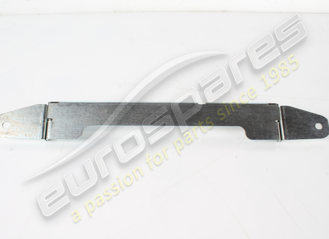 utilisé le support maserati. numéro de pièce 224010 (3)
