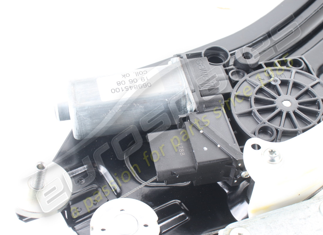 nouveau ferrari levier de vitre arrière droit. référence 69845100 (5)