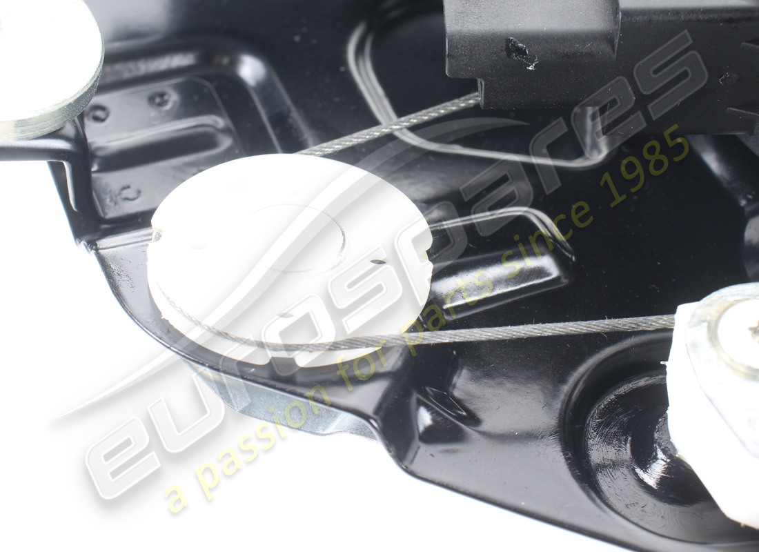 nouveau ferrari levier de vitre arrière droit. référence 69845100 (6)