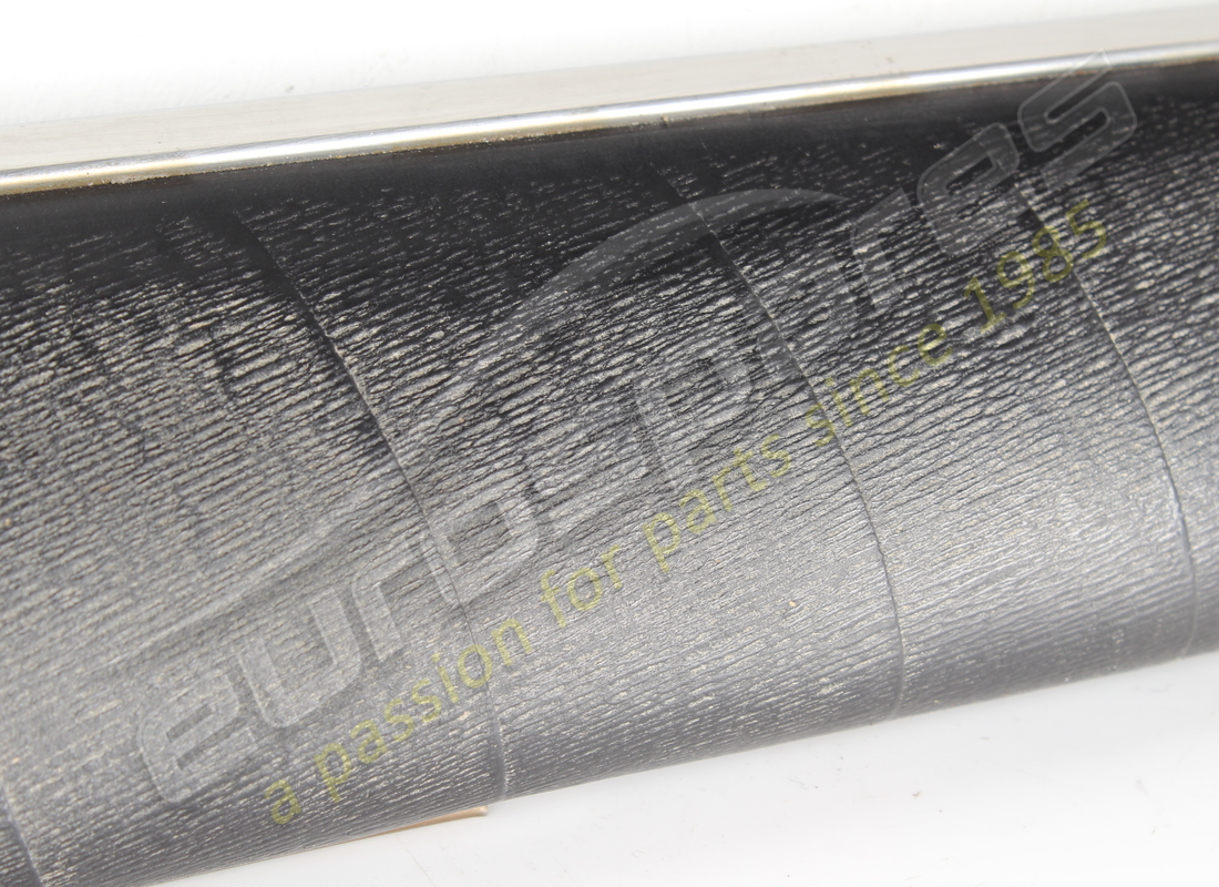garniture intérieure supérieure de porte droite neuve ferrari. numéro de pièce 2513089800 (2)