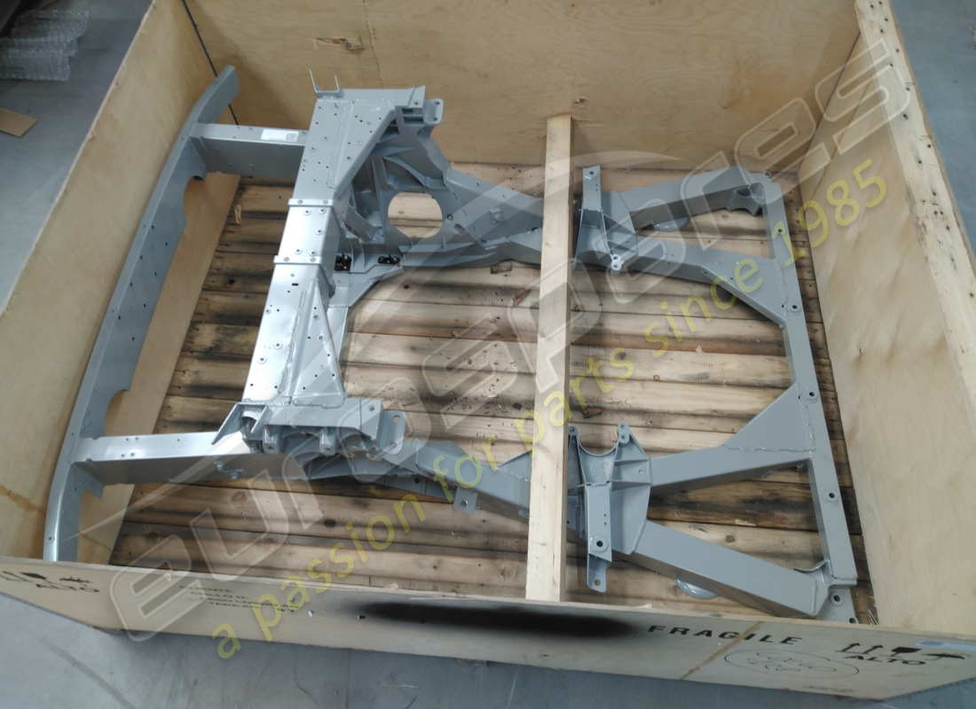 nouveau sous-châssis arrière ferrari. numéro de pièce 985336904 (1)