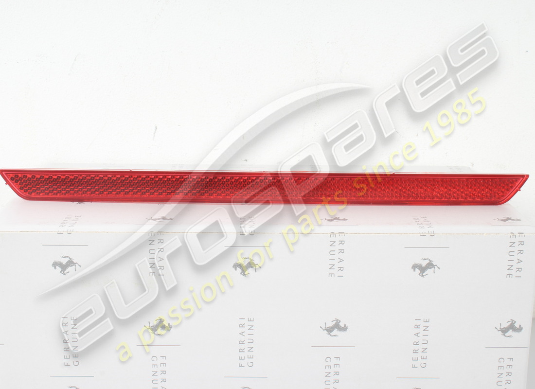 nouveau réflecteur gauche ferrari. numéro de pièce 84806900 (4)