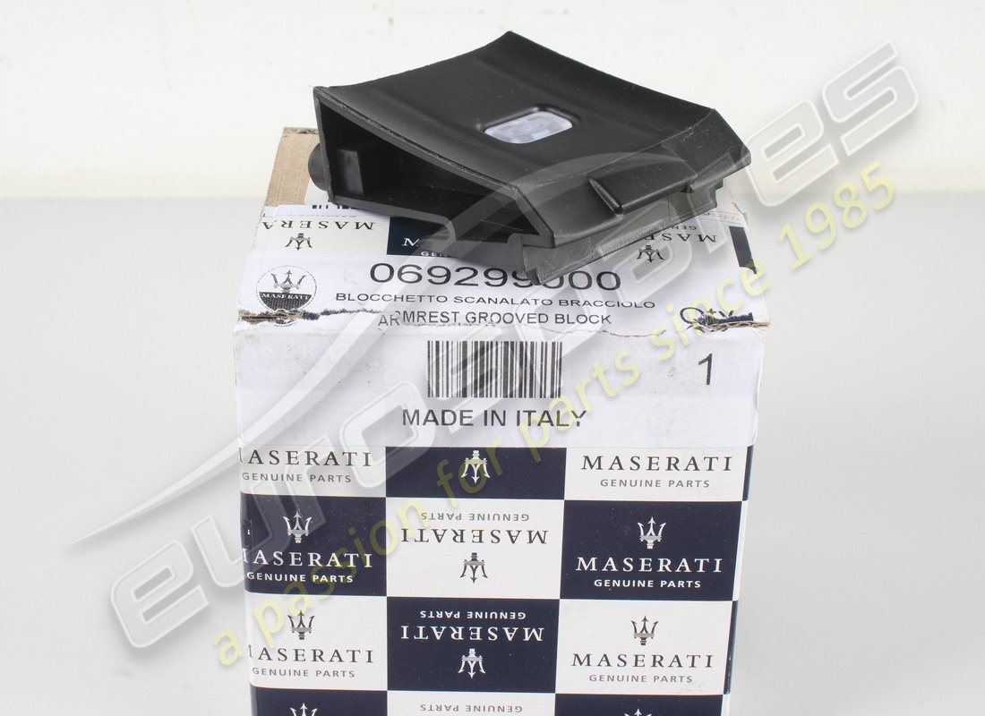 nouveau maserati bloc rainuré d'accoudoir. numéro de pièce 69299000 (5)