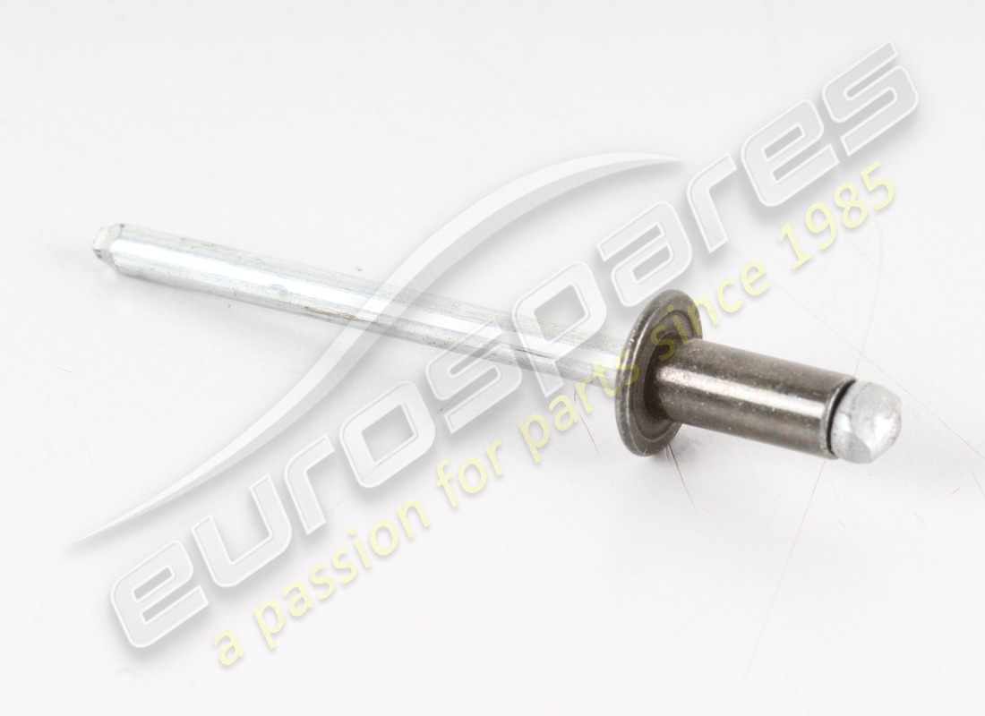 nouveau rivet maserati. numéro de pièce 14642893 (1)